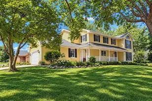 605 Cambridge Dr, Janesville, WI 53548 - Photo 2