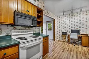 4121 Mineral Point Rd, Madison, WI 53705 - Photo 10