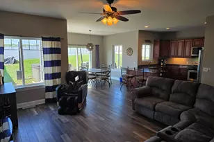 1843 Park View Dr, Baraboo, WI 53913 - Photo 2