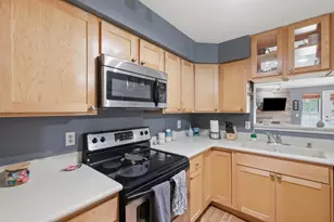 806 Kottke Dr, Madison, WI 53719 - Photo 2