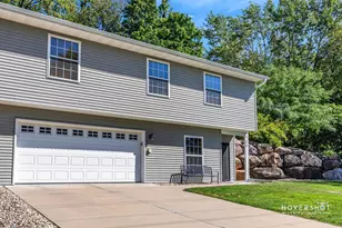 519 Vine St, Baraboo, WI 53913 - Photo 2