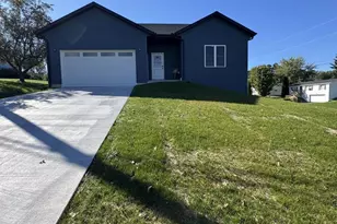 400 Hollander St, Markesan, WI 53946 - Photo 2