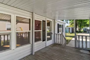 5 Beechwood Dr, Sheboygan, WI 53081 - Photo 2