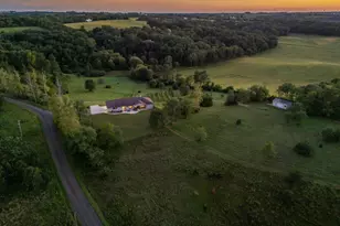 3129 Keith Bridge Cir, Mount Horeb, WI 53572 - Photo 2