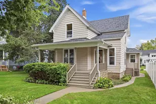 527 1st St, Baraboo, WI 53913 - Photo 2