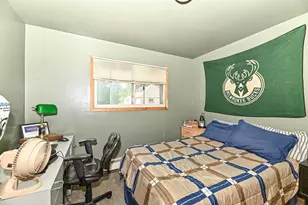 4284 S Whitnall Ave, Milwaukee, WI 53207 - Photo 14