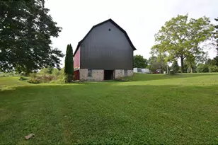 1890 County Rd W, Stoughton, WI 53589 - Photo 4