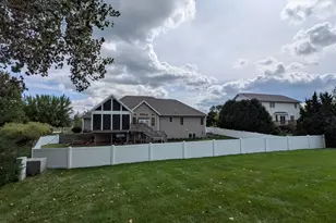 802 Chickadee Dr, Cambridge, WI 53523 - Photo 6