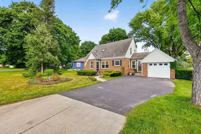 186 Hillcrest Circle, Sun Prairie, WI 53590 - Photo 2