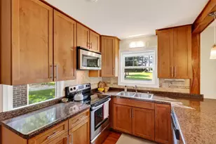 186 Hillcrest Cir, Sun Prairie, WI 53590 - Photo 14