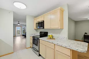 8206 Starr Grass Dr, Madison, WI 53719 - Photo 4