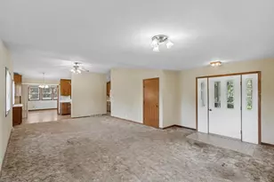 S9612 Center St, Prairie Du Sac, WI 53578 - Photo 6