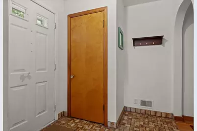 1650 Mayfield Lane, Madison, WI 53704 - Photo 6