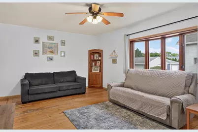 1126 W 6th Avenue, Oshkosh, WI 54902 - Photo 10