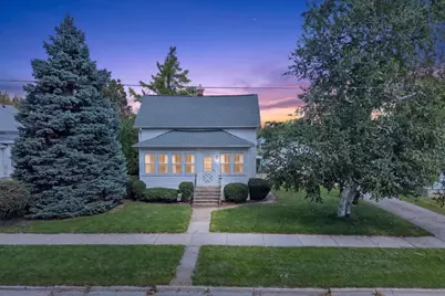 1126 W 6th Avenue, Oshkosh, WI 54902 - Photo 2