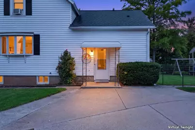 1126 W 6th Avenue, Oshkosh, WI 54902 - Photo 4
