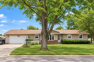 906 Nicolet St, Janesville, WI 53546 - Photo 1