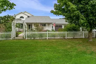 10413 N Harold Dr, Brooklyn, WI 53536 - Photo 2