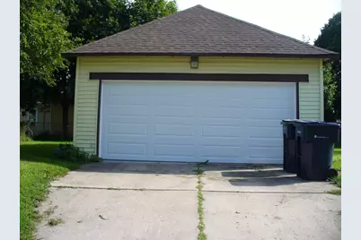 633 N Chatham Street, Janesville, WI 53548 - Photo 2