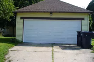633 N Chatham St, Janesville, WI 53548 - Photo 2