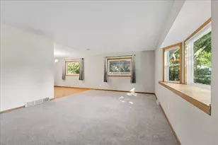 4702 Flint Ln, Madison, WI 53714 - Photo 4