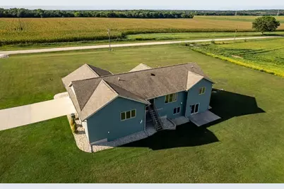4401 W Spring Creek Road, Beloit, WI 53511 - Photo 6