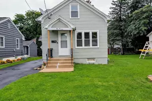 215 Wayland St, Beaver Dam, WI 53916 - Photo 2