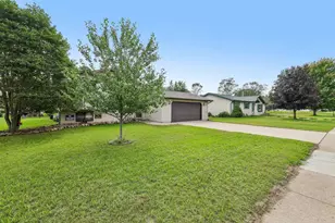 305 W Lafollette St, Pardeeville, WI 53954 - Photo 2