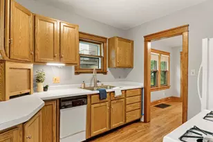 1946 E Dayton St, Madison, WI 53704 - Photo 8