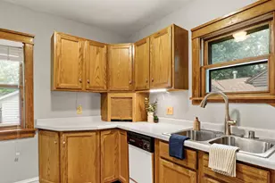 1946 E Dayton St, Madison, WI 53704 - Photo 10