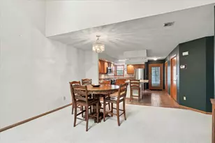 5383 Mariner's Cove Dr, Madison, WI 53704 - Photo 16