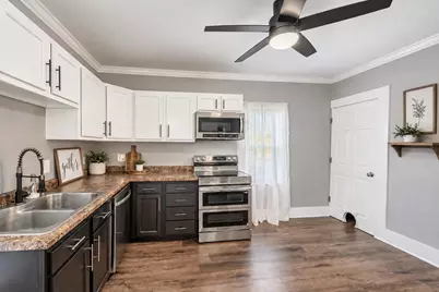 138 S Adams Street, South Beloit, IL 61080 - Photo 6