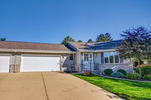 212 W Meadows Dr, Edgerton, WI 53534 - Photo 2