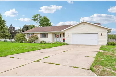 720 E Holly Road, Beloit, WI 53511 - Photo 1