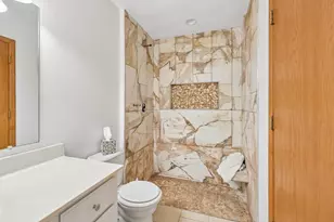 720 E Holly Rd, Beloit, WI 53511 - Photo 16