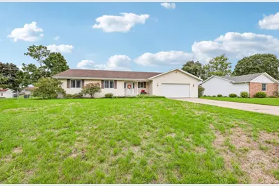 720 E Holly Road, Beloit, WI 53511 - Photo 2