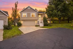 5157 Ridge Oak Dr, Madison, WI 53704 - Photo 2