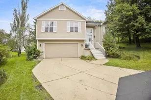5157 Ridge Oak Dr, Madison, WI 53704 - Photo 1