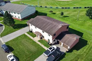 202 Danbury Ct, DeForest, WI 53532 - Photo 2