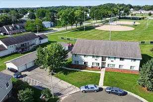 206 Danbury Ct, DeForest, WI 53532 - Photo 2