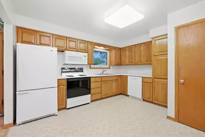607 Hillcrest Drive, Oregon, WI 53575 - Photo 2