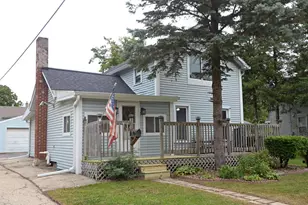 606 W Sherman Ave, Fort Atkinson, WI 53538 - Photo 2