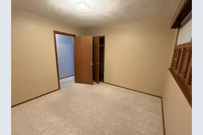 2211 E Easy Street, Beloit, WI 53511 - Photo 10