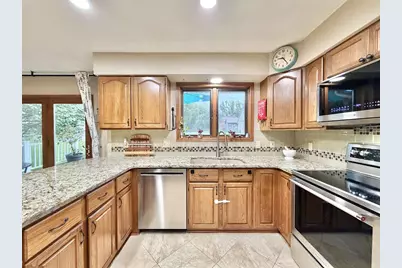711 E Azalea Terrace, Beloit, WI 53511 - Photo 6