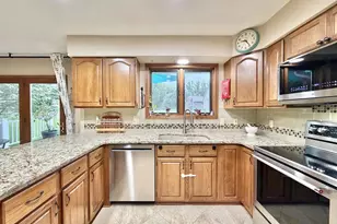 711 E Azalea Terrace, Beloit, WI 53511 - Photo 6