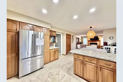 711 E Azalea Terrace, Beloit, WI 53511 - Photo 8