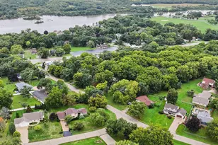 711 E Azalea Terrace, Beloit, WI 53511 - Photo 2