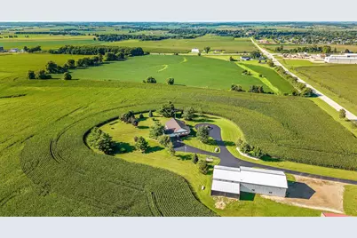 11056 Center Road, Durand, IL 61024 - Photo 2