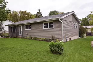 465 Raintree Dr, Fort Atkinson, WI 53538 - Photo 4