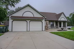E6786 Fawn Valley Dr, Reedsburg, WI 53959 - Photo 2